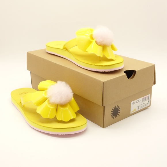 UGG Shoes - NWT UGG Poppy Flip Flops Yellow Sheepskin 🌵